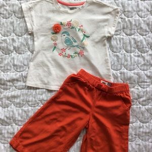 $3 BUNDLED ~ EUC Crazy8 3D appliqué jersey top